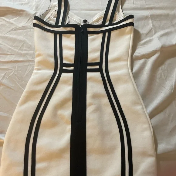 White Bodycon Dres Black Contrast Piping Pemblum Hem Sleeveless Fit & Flare XS - Picture 8 of 10